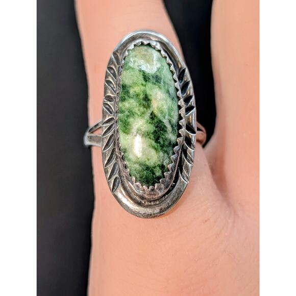 Vtg Southwestern Unmarked 925 Sterling Silver Oblong Green Stone Ring Size 5.25 - Picture 1 of 6